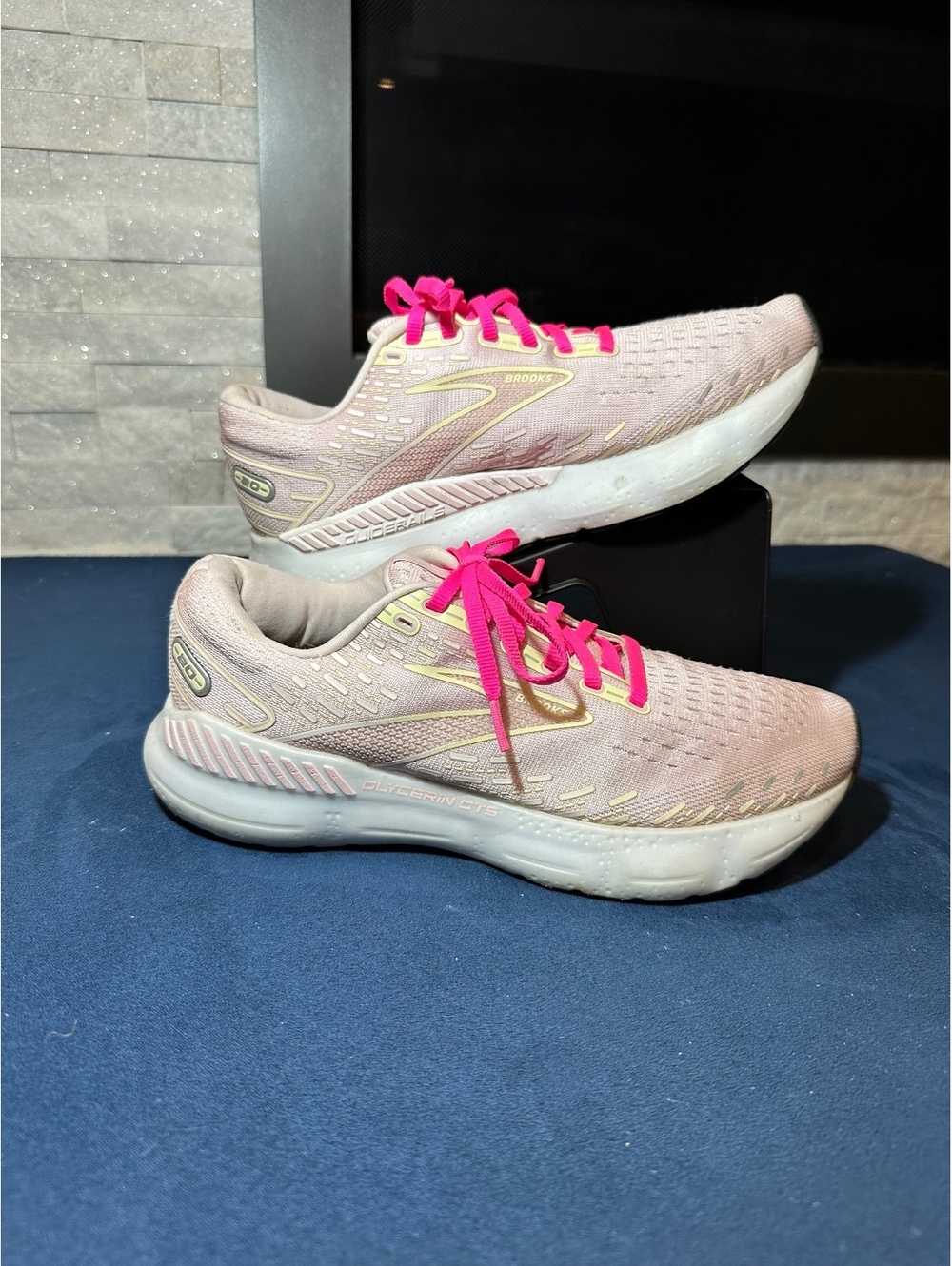 Brooks Glycerin GTS Women's Running Shoes Size 10 Pink with Pink Laces